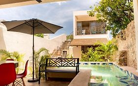 Casa Palmas By Majikal B&B